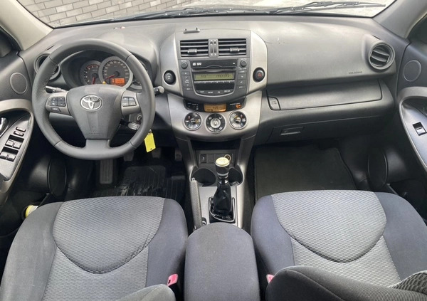 Toyota RAV4 cena 27770 przebieg: 204085, rok produkcji 2009 z Radom małe 232
